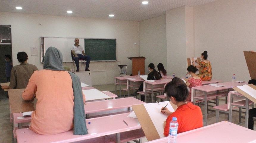 D&Uuml; resim &ouml;ğretmenliği b&ouml;l&uuml;m&uuml; &ouml;zel yetenek sınavı yapıldı