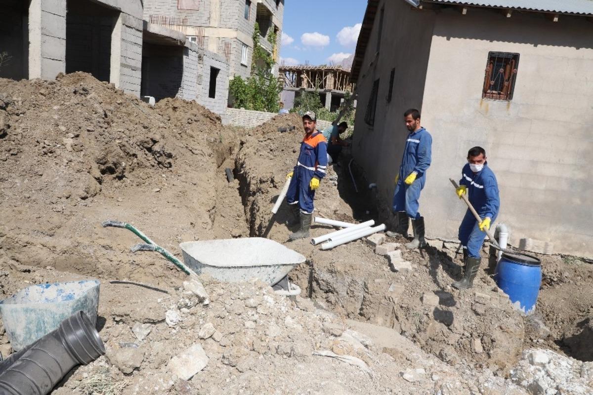 Hakkari&rsquo;de 30 hane daha kanalizasyona kavuştu