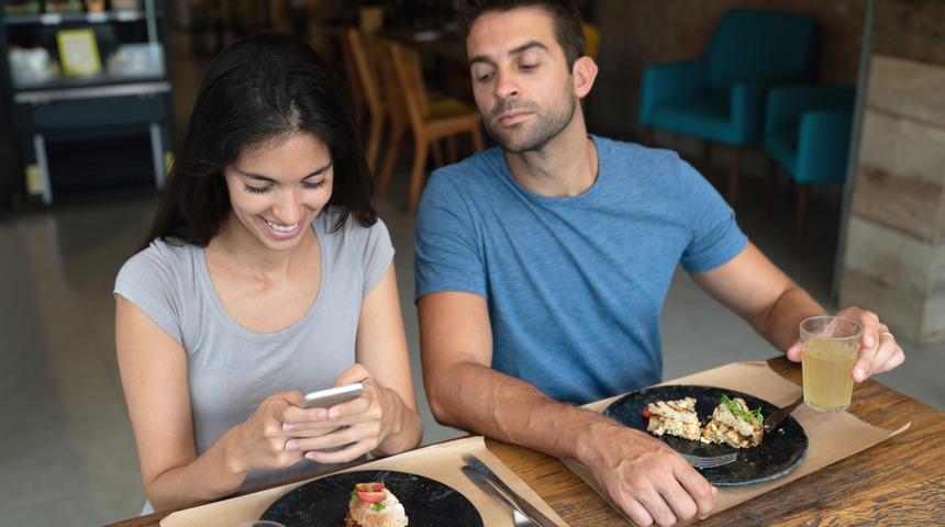 Sevgi sanıyorduk ama... Kıskançlık bakın neden kaynaklanıyormuş!