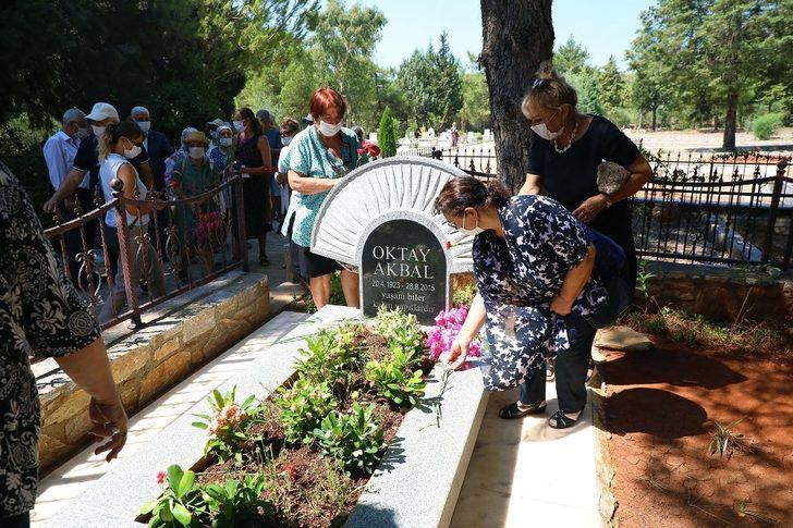 Oktay Akbal mezarı başında anıldı G4