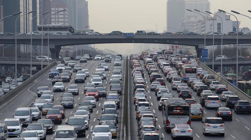 Çin'de potansiyel araba alıcısı; Bekârlar