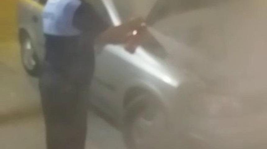 Yanan otomobili zabıta m&uuml;dahalesi