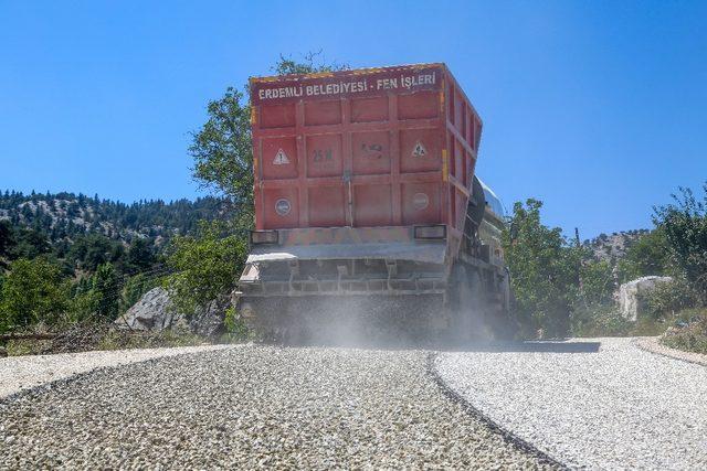 Erdemli’de yol yapım çalışmaları