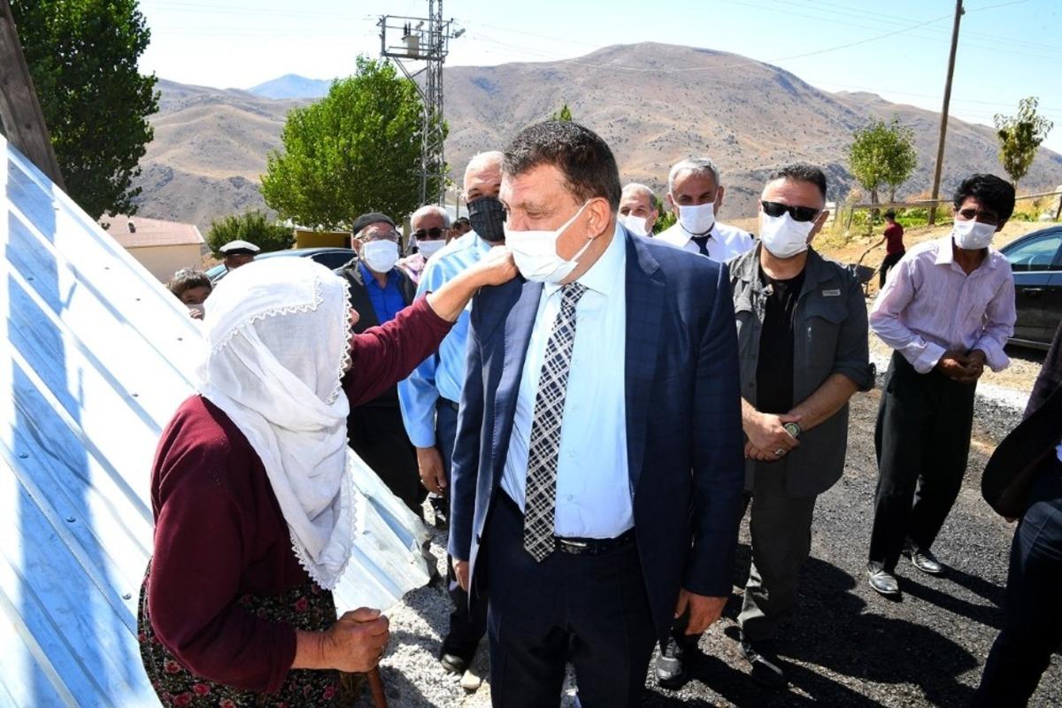 2 bin rakımda su, yol ve asfalt &ccedil;alışması