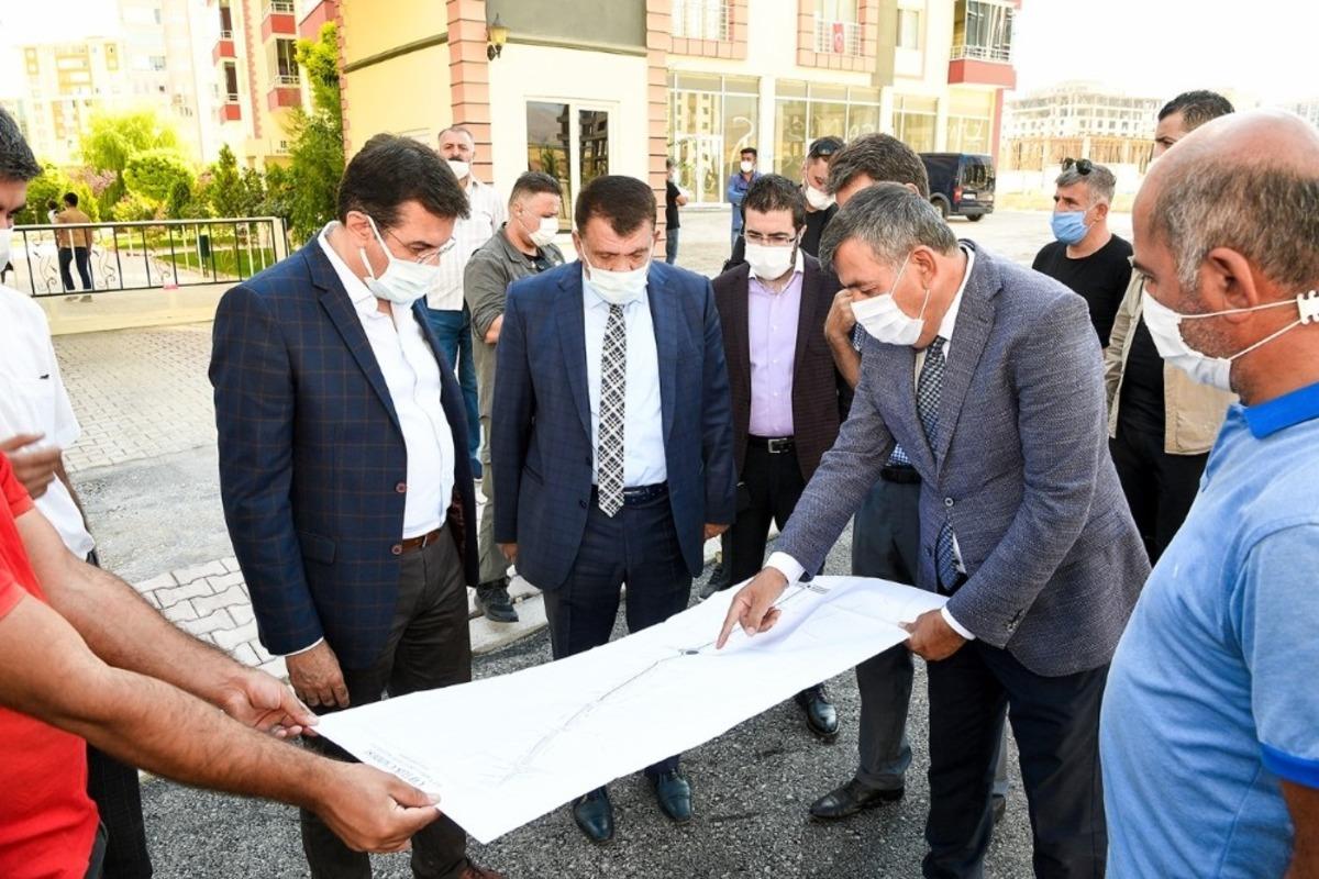 &Ccedil;iftlik Caddesinde asfalt sevinci