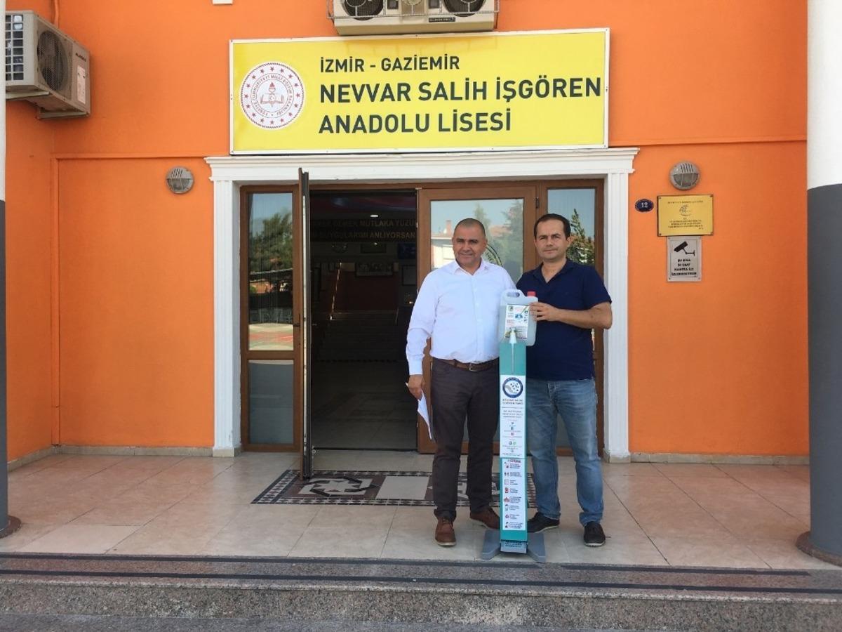 Nevvar Salih İşg&ouml;ren Vakfından okullara dezenfektan desteği