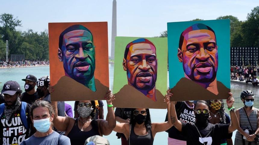 Washington'da 'Dizlerinizi Boynumuzdan &Ccedil;ekin' sloganlı ırk&ccedil;ılık karşıtı y&uuml;r&uuml;y&uuml;şe binlerce kişi katıldı