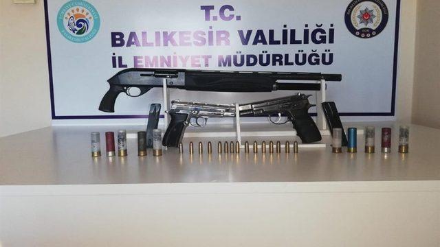 Balıkesir’de polis 7 silah ele geçirdi