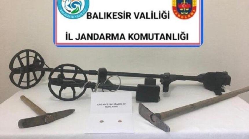 İvrindi&rsquo;de ka&ccedil;ak kazı yapan defineciler yakalandı