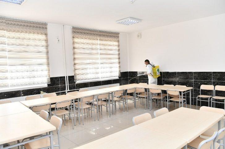 Yüz yüze eğitim öncesi Mamak’taki okullar dezenfekte ediliyor G3