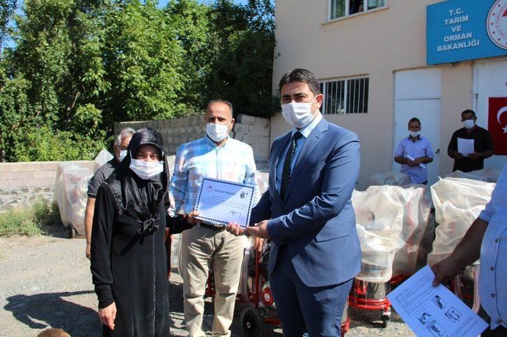 Tuzluca’da Hayvan Yetiştiricilerine Süt Sağım makinesi dağıtıldı G2