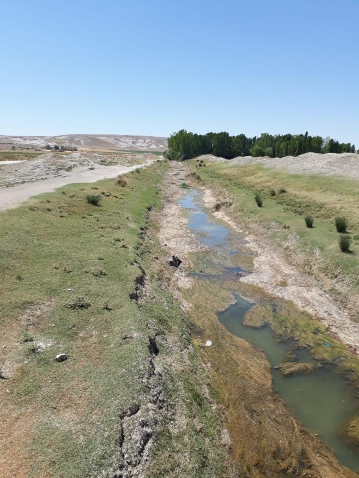 &ldquo;Hayvanlarımızı bile sulayacak suyumuz yok"