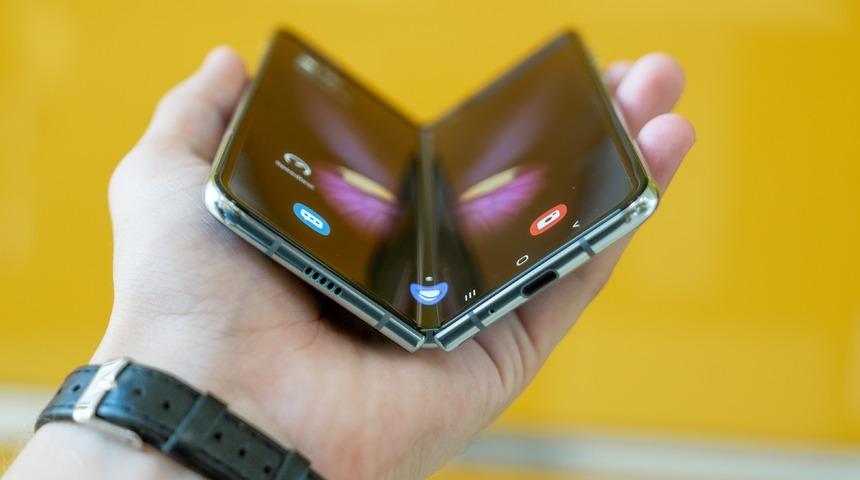 Katlanabilir dünyası genişliyor: Uygun fiyatlı Samsung Galaxy Z Fold Lite yolda!