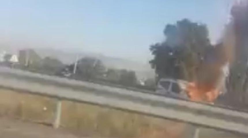 Hafif ticari araç cayır cayır yandı