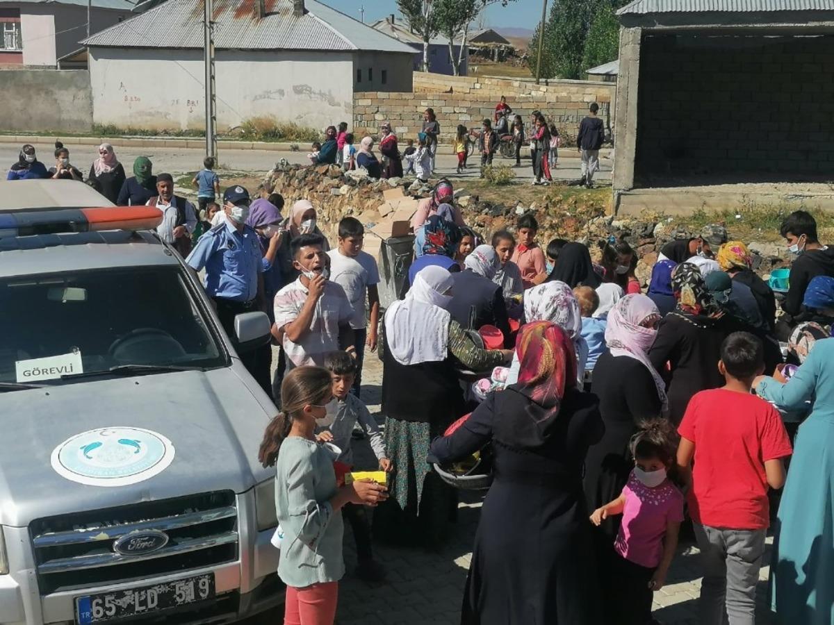 &Ccedil;aldıran&rsquo;da seyyar satıcılara y&ouml;nelik korona vir&uuml;s denetimi