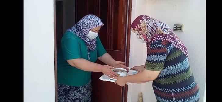 Korona önemleriyle aşure dağıtımı G1