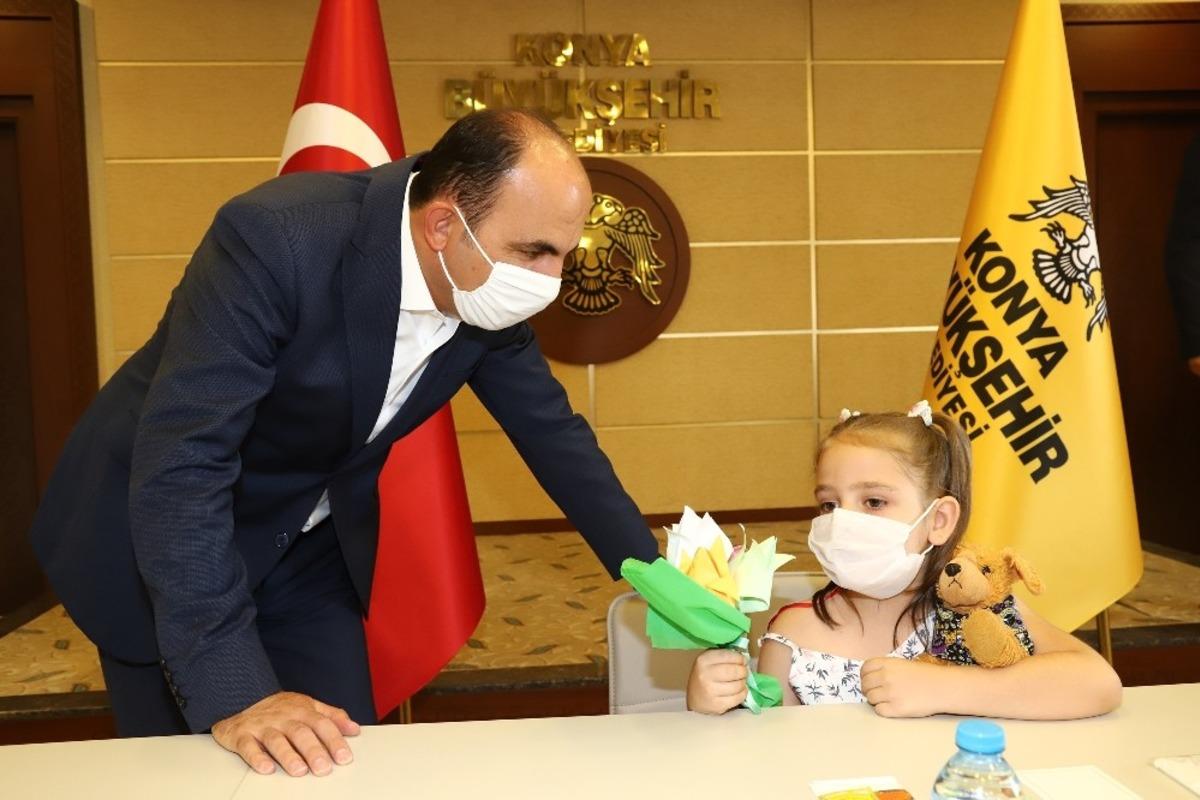 Gen&ccedil; KOMEK &Ccedil;evrimi&ccedil;i Yaz Okulu&rsquo;nda yaklaşık 10 bin &ouml;ğrenciye s&uuml;rpriz hediye