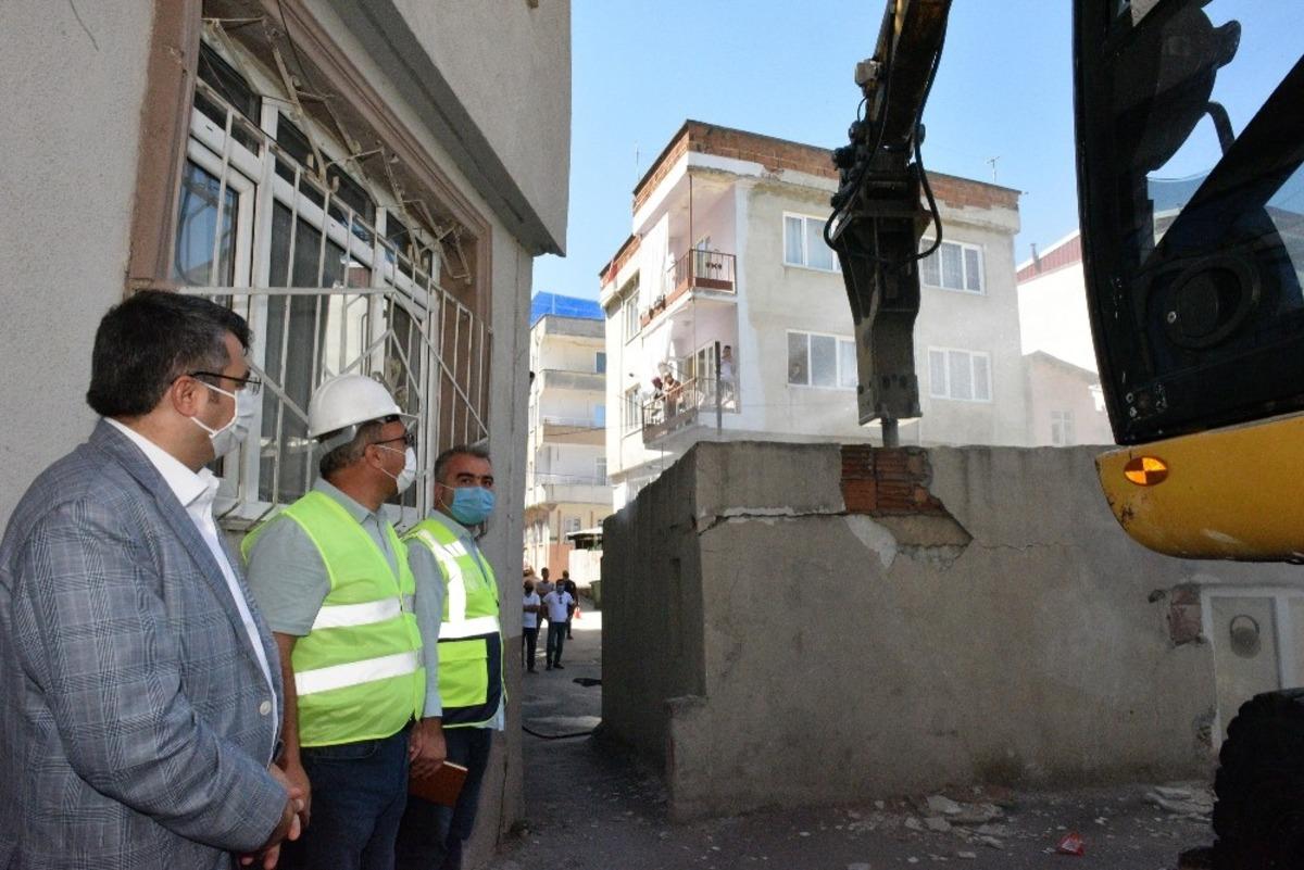 Yıldırım&rsquo;da ulaşımı rahatlatacak binalar yıkılıyor