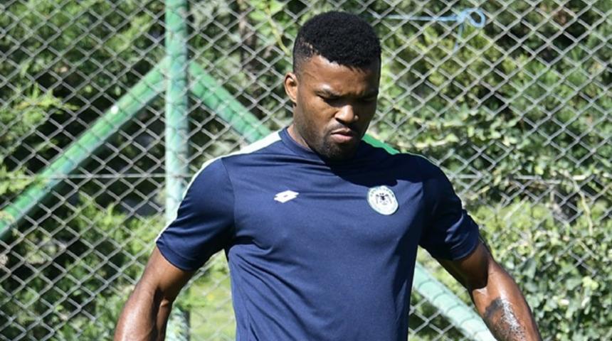 Konyaspor'da Samuel Eduok takımdan ayrı çalışıyor