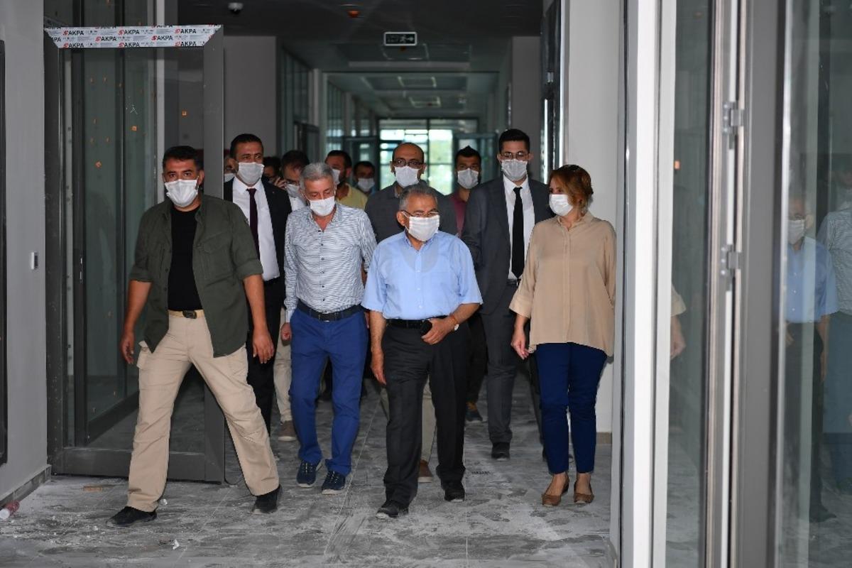 Başkan B&uuml;y&uuml;kkılı&ccedil; Tapu Kadastro B&ouml;lge M&uuml;d&uuml;rl&uuml;ğ&uuml; binasını inceledi