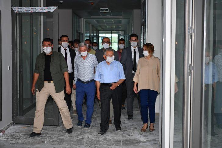 Başkan Büyükkılıç Tapu Kadastro Bölge Müdürlüğü binasını inceledi G1