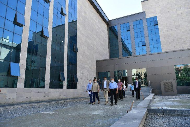 Başkan Büyükkılıç Tapu Kadastro Bölge Müdürlüğü binasını inceledi G2