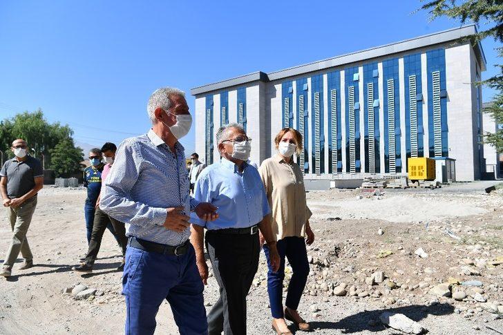 Başkan Büyükkılıç Tapu Kadastro Bölge Müdürlüğü binasını inceledi G5