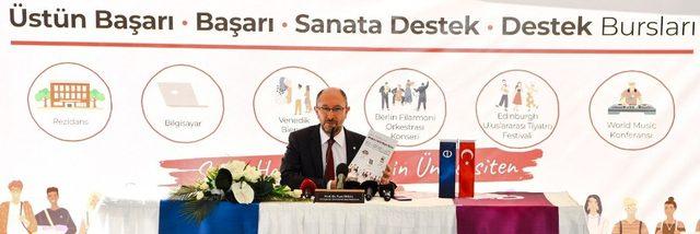 Rektör Prof. Dr. Erdal, Başarı Burslarını kazanan öğrencileri bizzat arayarak tebrik etti