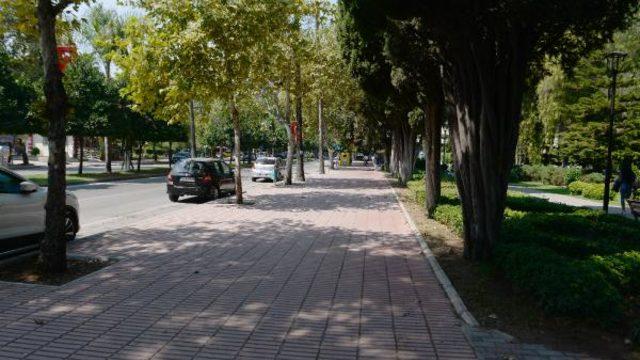 Adana'da termometreler 48 dereceyi gösterdi! Cadde ve sokaklar bomboş