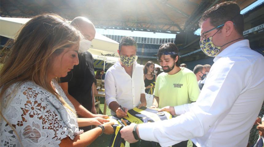 Ali Koç, kahvaltıda taraftarlarla bir araya geldi