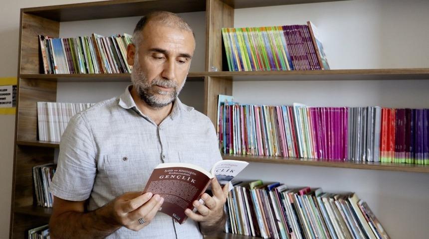 Eğitimci Yazar Aziz Darıcı&rsquo;nın ilk kitabı &ccedil;ıktı