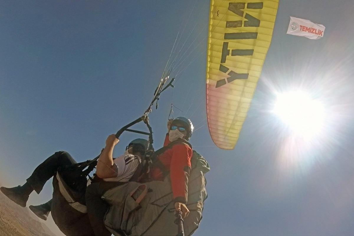 Paraş&uuml;tle maske mesafe temizlik uyarısı