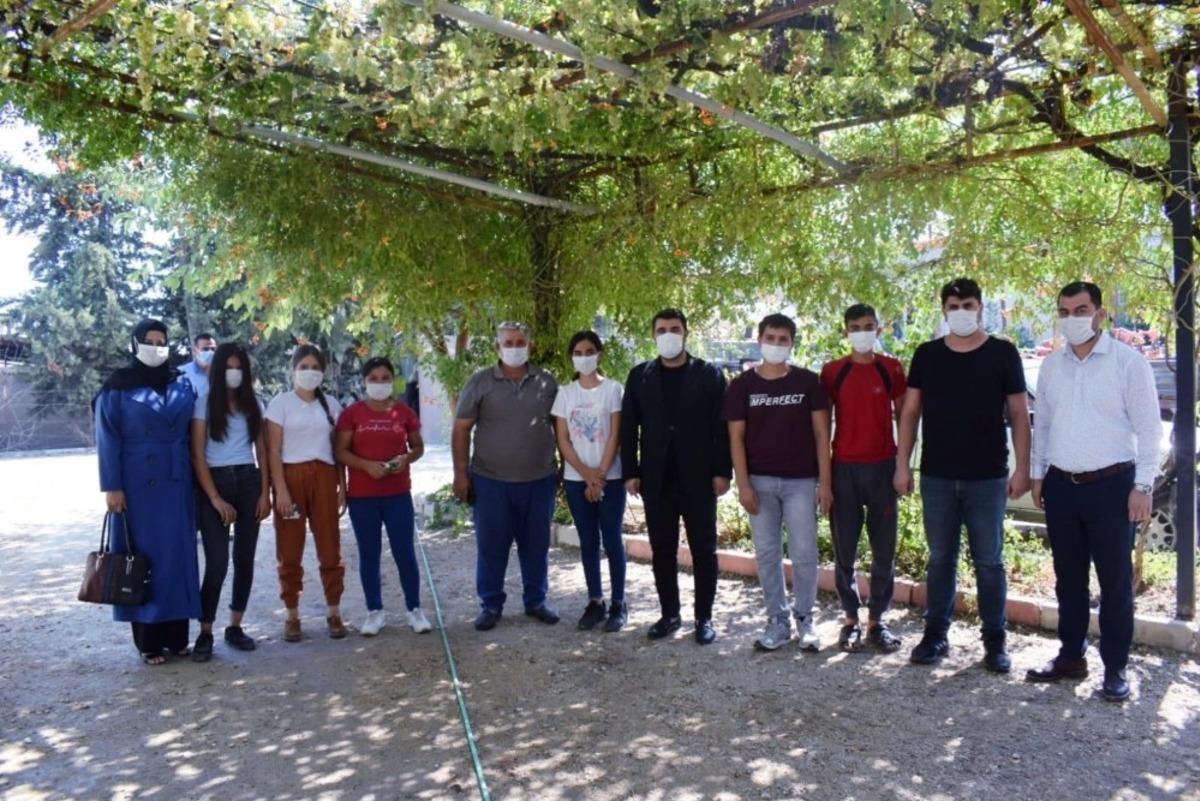 Başkan B&uuml;n&uuml;l&rsquo;den fen lisesini kazanan &ouml;ğrencilere burs desteği