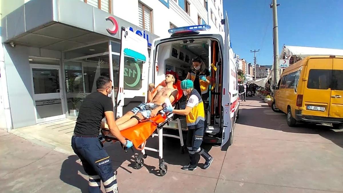 Boğulma tehlikesi ge&ccedil;iren gencin imdadına cankurtaranlar yetişti