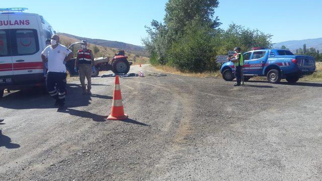 Devrilen traktörün altında kalan 2 kardeş hayatını kaybetti! Haberi alınca kendini araçtan atan anne yaralı