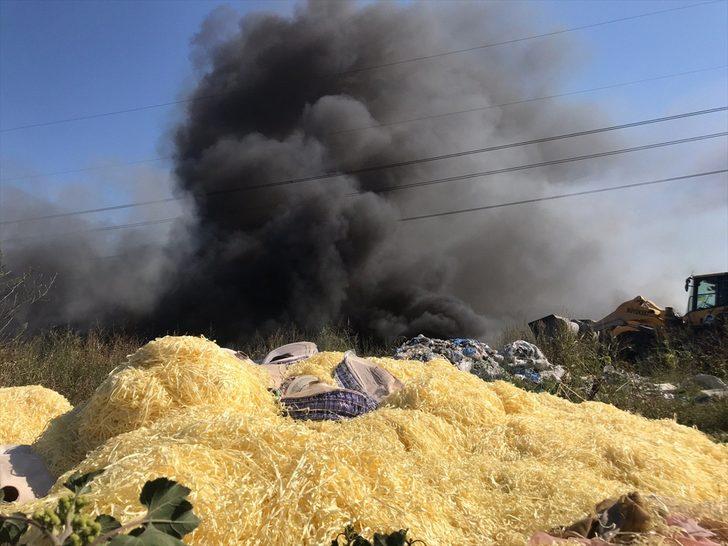 GÜNCELLEME - Sakarya'da çıkan çöplük yangını söndürüldü G3