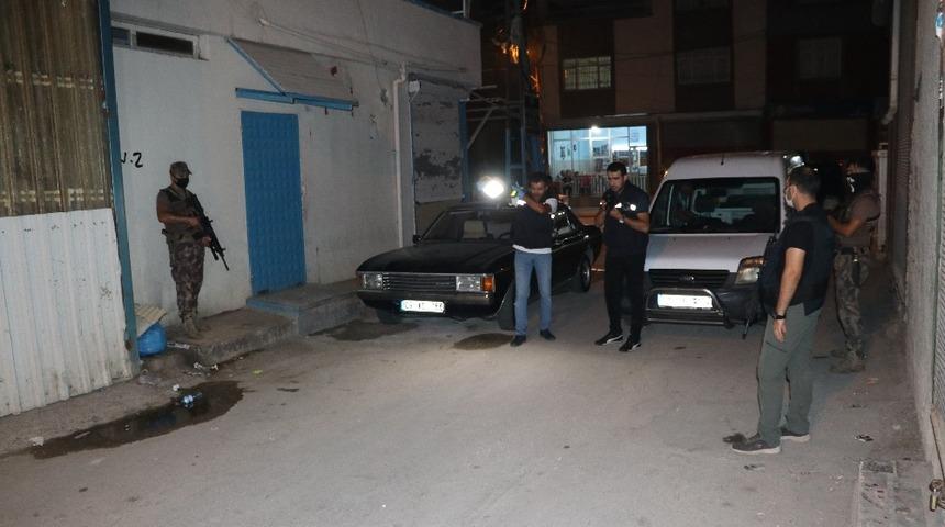 Adana&rsquo;da iki şahıs arasındaki tartışma kanlı bitti