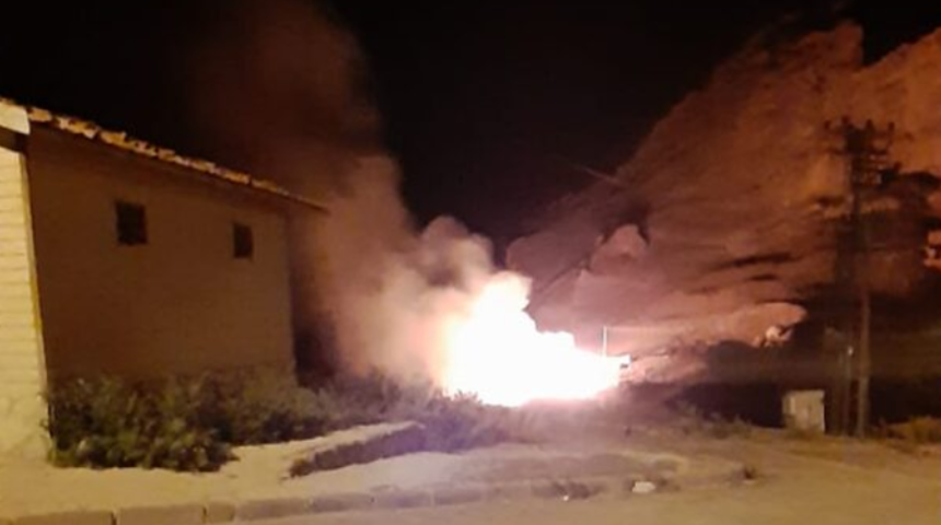 Ağrı'da dilek balonu ile yapılan evlilik teklifi yangın &ccedil;ıkardı