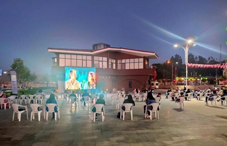 Van Gölü sahilin sinema keyfi G4