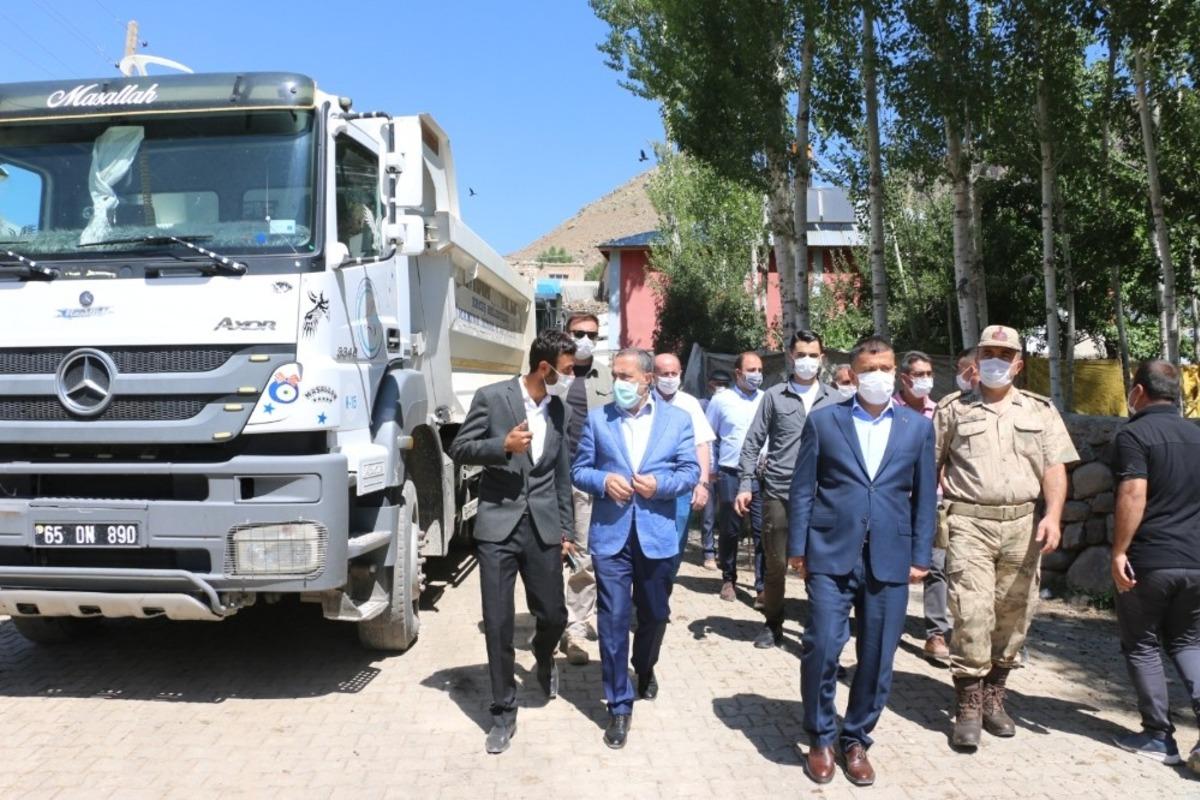Erciş Belediyesinden yol asfaltlama &ccedil;alışması