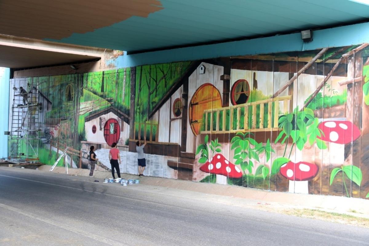 Alt ge&ccedil;ide Ormanya temalı estetik dokunuş