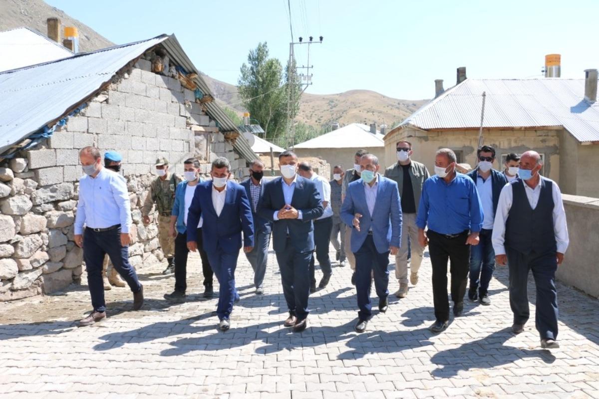 Erciş Belediyesinden parke taşı d&ouml;şeme &ccedil;alışması