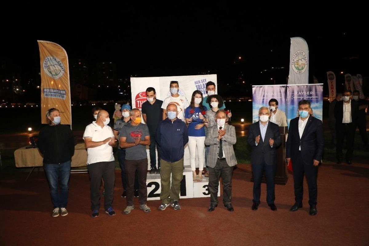 Paraş&uuml;t Şampiyonası &ouml;d&uuml;l t&ouml;reni ile sona erdi