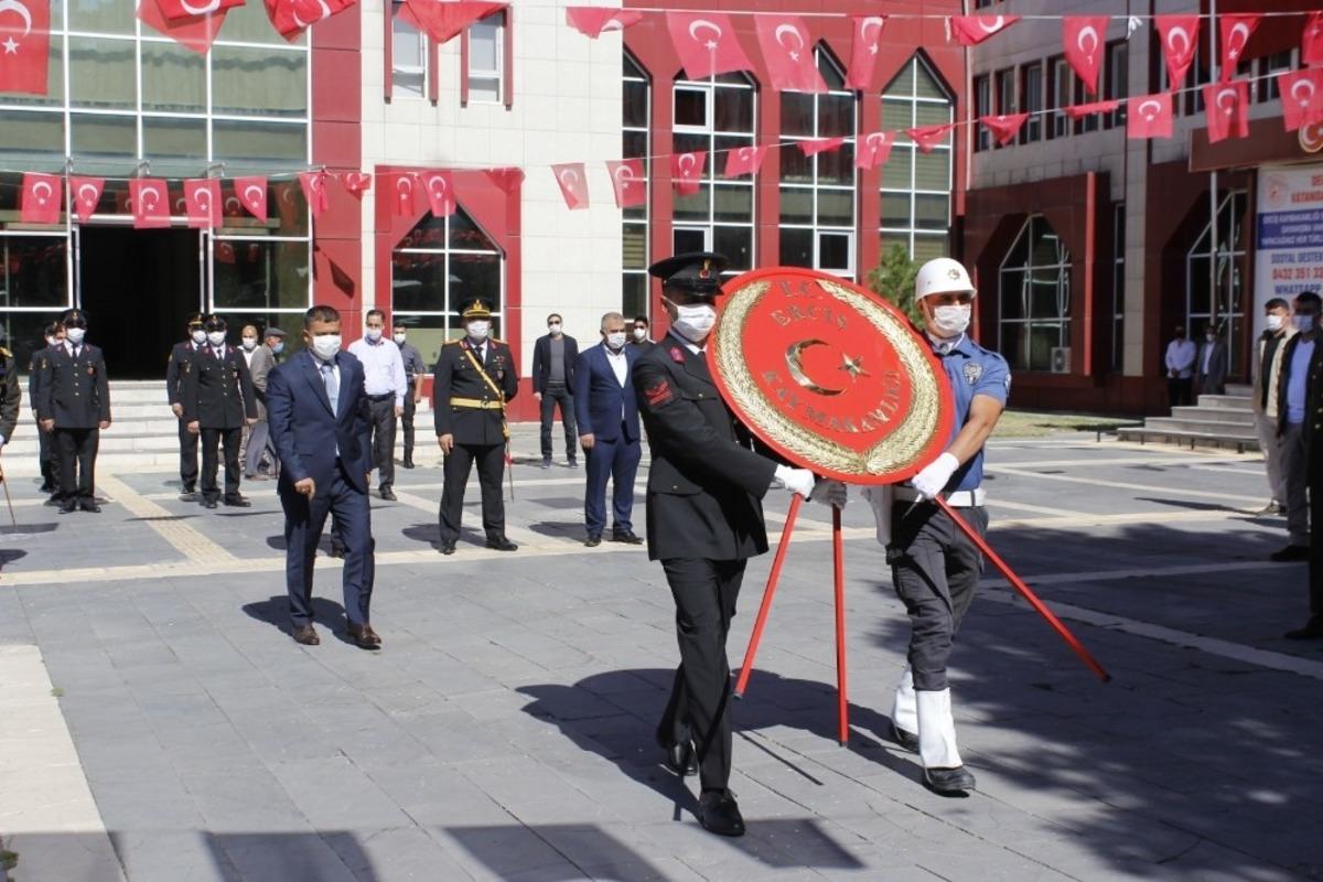 Erciş&rsquo;te 30 Ağustos Zafer Bayramı&rsquo;nın 98. yılı