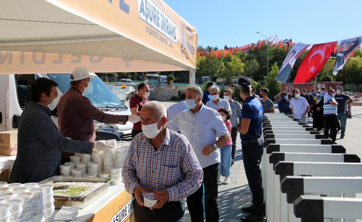 B&uuml;y&uuml;kşehir&rsquo;den 15 bin kişiye Aşure ikramı