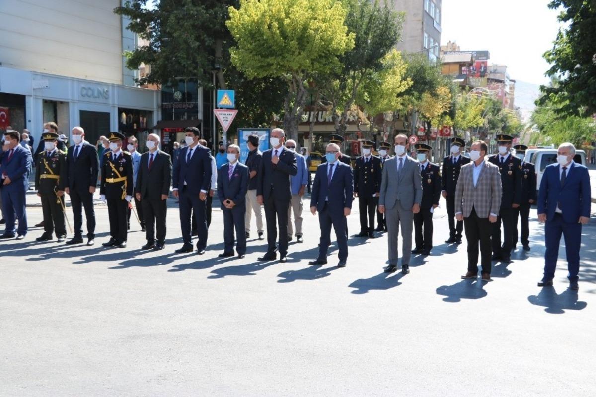 Niğde&rsquo;de 30 Ağustos &ccedil;elenk sunumu yapıldı