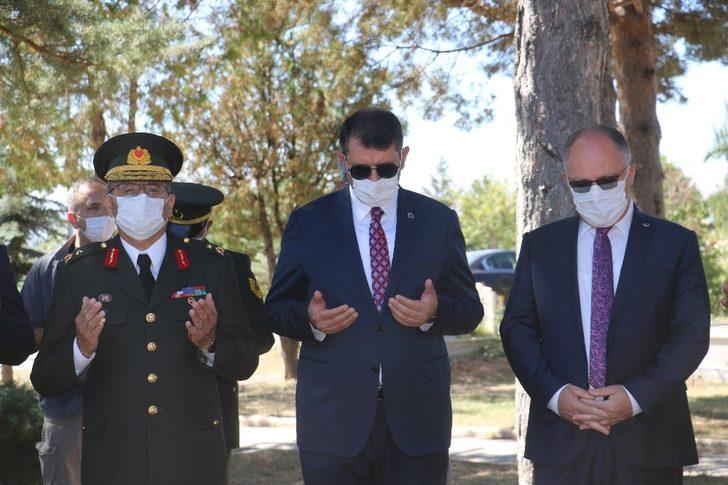 Zafer Bayram’ında şehitlik unutulmadı G3