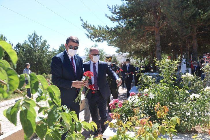 Zafer Bayram’ında şehitlik unutulmadı G4