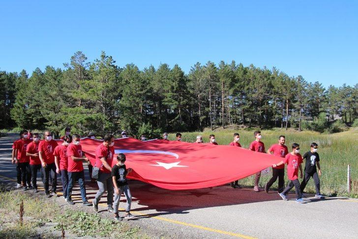 Oltulu doğaseverlerden anlamlı yürüyüş G1