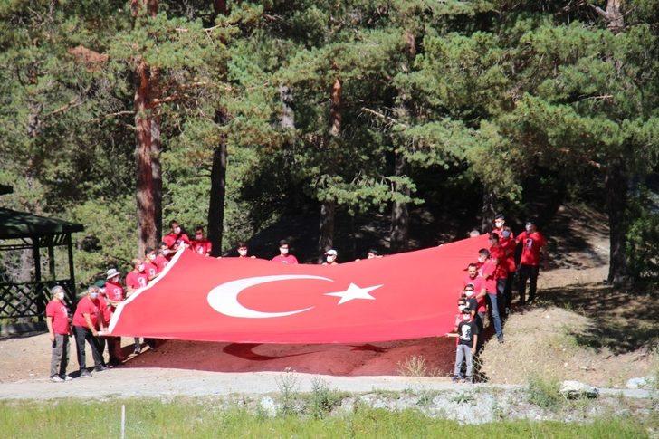 Oltulu doğaseverlerden anlamlı yürüyüş G2